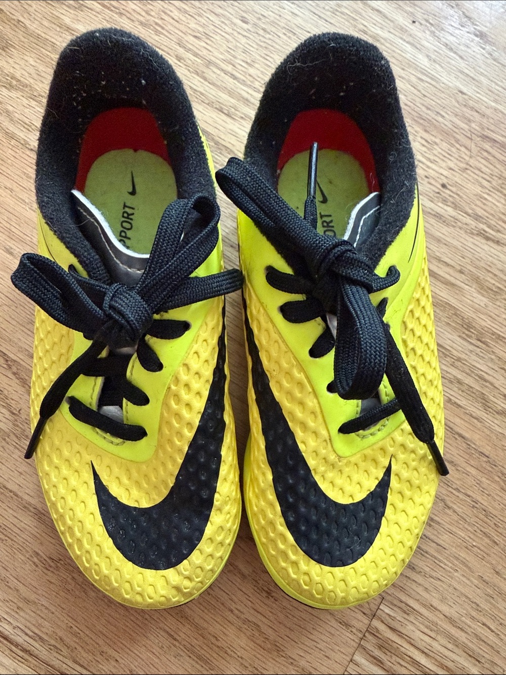 Nike Jr Support HYPERVENOM Yellow/Black Soccer Little Kids Cleats Sz 10